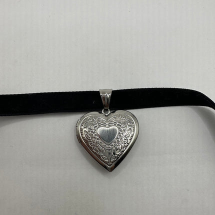 Vintage Silver Photo Locket | Small Silver Heart Etched Design Locket Charm Pendant | Stainless Steel Locket Photo Memory Choker Necklace