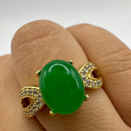Vintage Gold Green Jade Lucky Cocktail Ring - oval shape, antique design, diamond look