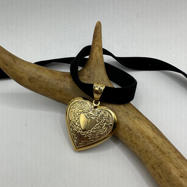 Vintage Gold Heart Photo Locket Pendant Choker Necklace | Golden Stainless Steel | Gift for Her
