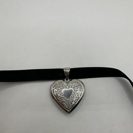 Vintage Silver Photo Locket | Small Silver Heart Etched Design Locket Charm Pendant | Stainless Steel Locket Photo Memory Choker Necklace
