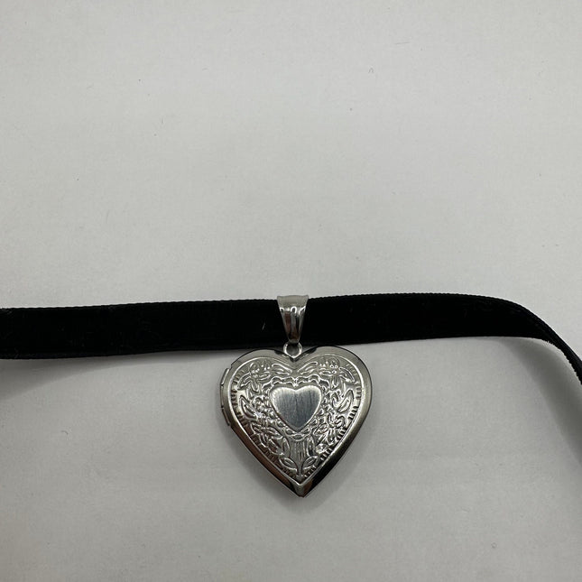 Vintage Silver Photo Locket | Small Silver Heart Etched Design Locket Charm Pendant | Stainless Steel Locket Photo Memory Choker Necklace