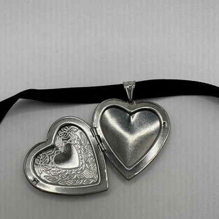 Vintage Silver Heart Photo Locket Pendant Choker Necklace | Silver Stainless Steel | Gift for Her