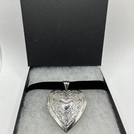 Vintage Silver Heart Photo Locket Pendant Choker Necklace | Silver Stainless Steel | Gift for Her