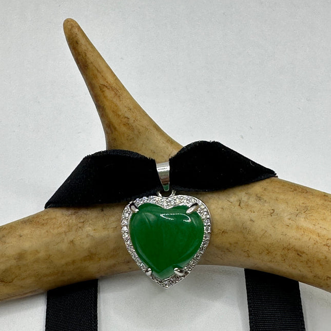 Vintage Gemstone Pendant | Green Jade Heart Shape Deco Charm Pendant | Silver Bronze Velvet Choker Necklace
