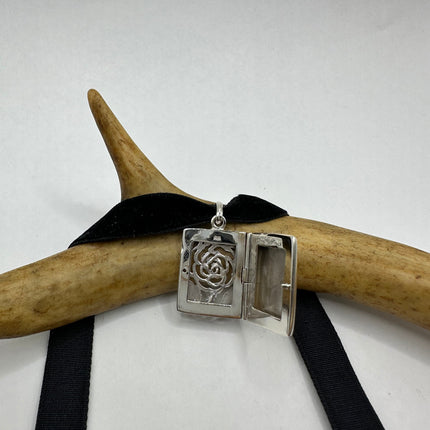 Vintage Silver Photo Locket | Etched Rose Photo Memory Charm | 925 Sterling Silver Pendant Choker Necklace