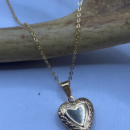 Vintage 9k Gold Heart Locket – Tiny Photo Pendant Memory Charm on Delicate Gold Filled Chain Necklace