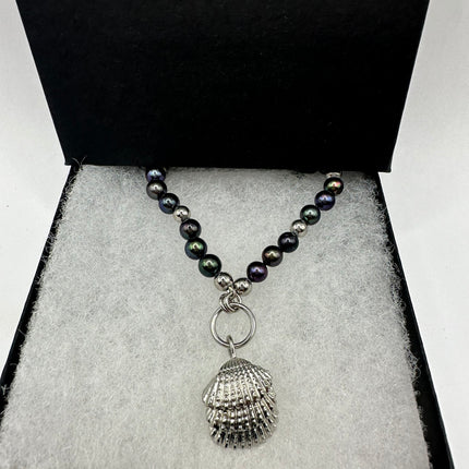 Vintage Sea shell 925 Sterling Silver chain black pearl Necklace