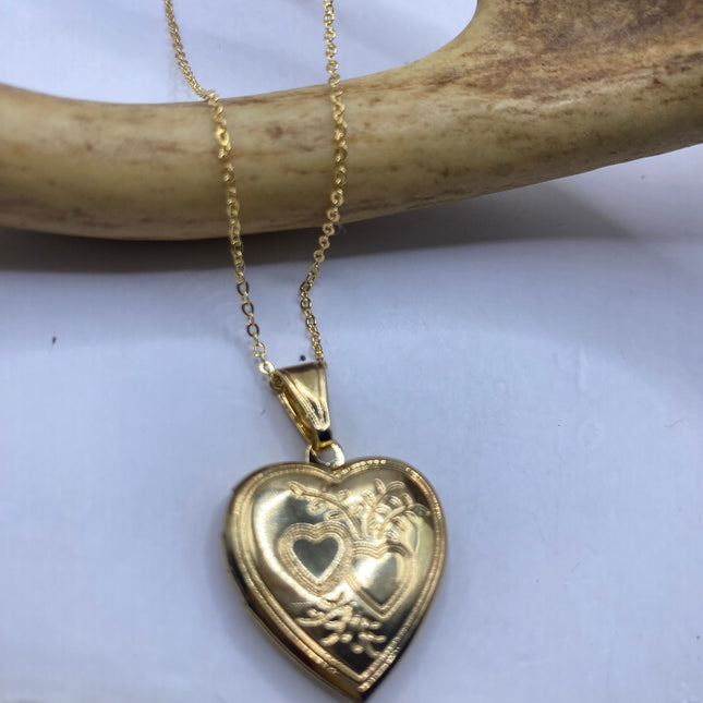 Vintage 9k gold filled photo heart locket on chain necklace