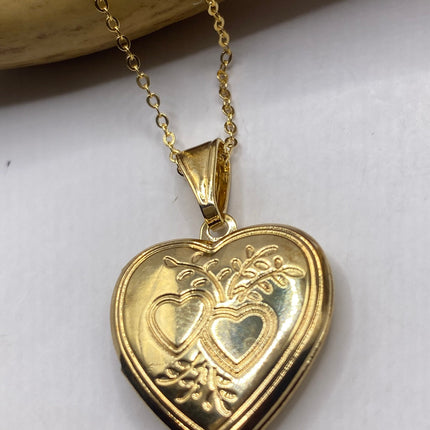 Vintage 9k gold filled photo heart locket on chain necklace