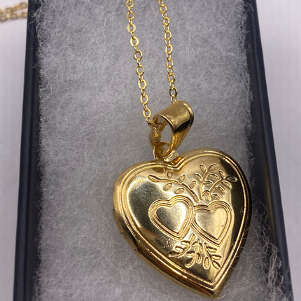 Vintage 9k gold filled photo heart locket on chain necklace
