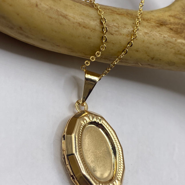Vintage Tiny Gold Photo Locket - 9K GF Etched Locket on a Delicate Chain Necklace | Small Photo Memory Vintage Locket Necklace