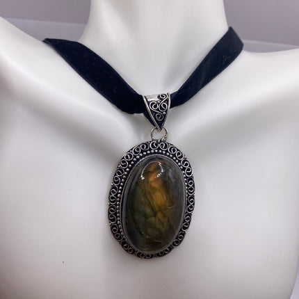 Vintage Pendant Choker Necklace | Green Red Labradorite Crystal Silver Bronze Pendant | Velvet Choker Statement Necklace