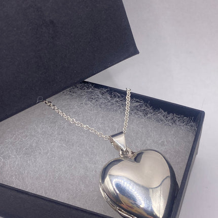 Vintage Silver Photo Heart Locket Necklace | 4 Photo Cloverleaf Pendant Photo Charm | 925 Sterling Silver with Delicate Silver Chain