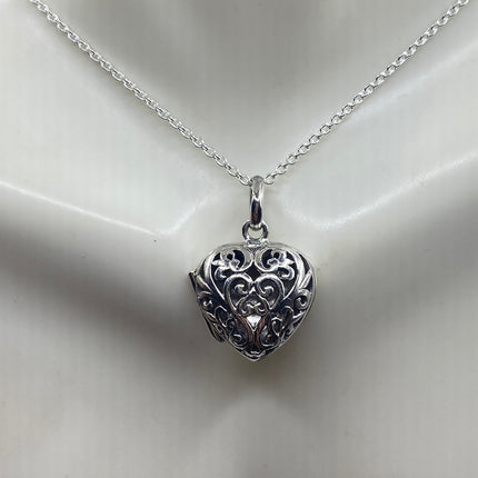 Vintage Silver Photo Locket Pendant Necklace | 925 Sterling Silver Chain Necklace Tiny Locket for Small Photos or Memory Charm Necklace