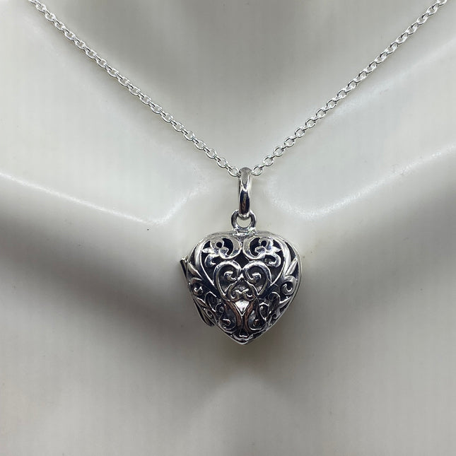 Vintage Silver Photo Locket Pendant Necklace | 925 Sterling Silver Chain Necklace Tiny Locket for Small Photos or Memory Charm Necklace