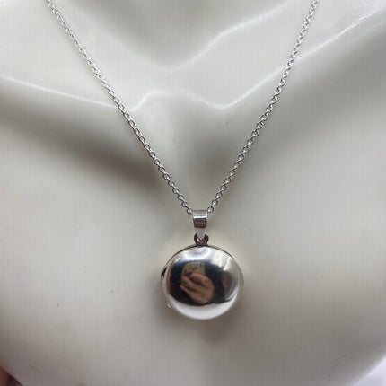 Vintage Silver Photo Locket Pendant Necklace | 925 Sterling Silver Chain Necklace Tiny Locket for Small Photos or Memory Charm Necklace
