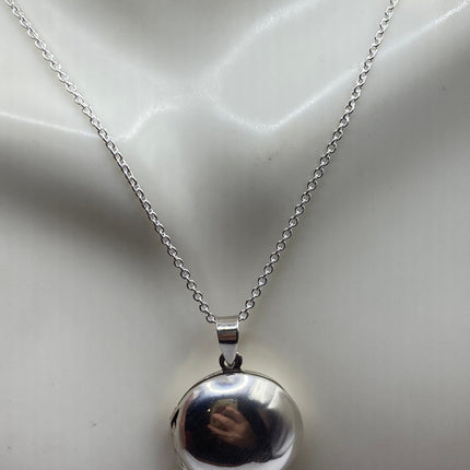 Vintage Silver Photo Locket Pendant Necklace | 925 Sterling Silver Chain Necklace Tiny Locket for Small Photos or Memory Charm Necklace