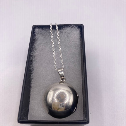 Vintage Silver Photo Locket Pendant Necklace | 925 Sterling Silver Chain Necklace Tiny Locket for Small Photos or Memory Charm Necklace