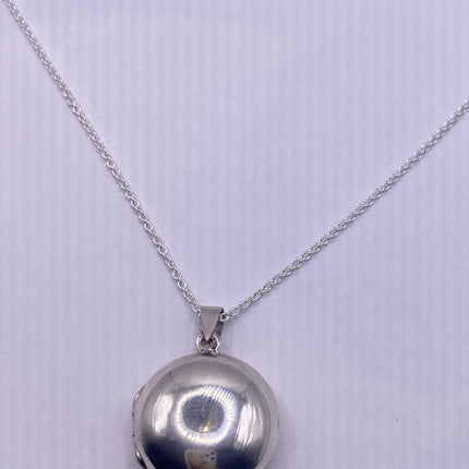 Vintage Silver Photo Locket Pendant Necklace | 925 Sterling Silver Chain Necklace Tiny Locket for Small Photos or Memory Charm Necklace