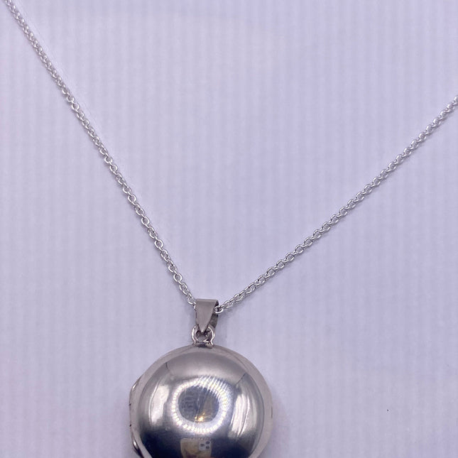 Vintage Silver Photo Locket Pendant Necklace | 925 Sterling Silver Chain Necklace Tiny Locket for Small Photos or Memory Charm Necklace