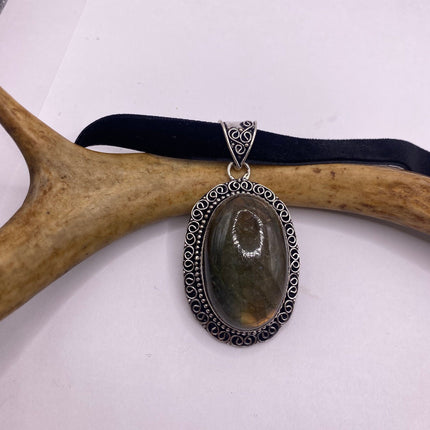 Vintage Pendant Choker Necklace | Green Red Labradorite Crystal Silver Bronze Pendant | Velvet Choker Statement Necklace