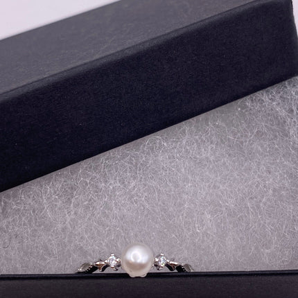 Vintage Silver Ring | Tiny White Pearl Clear Crystal Diamond | 925 Sterling Silver Band Minimalist Jewelry Wedding Everyday Promise Ring