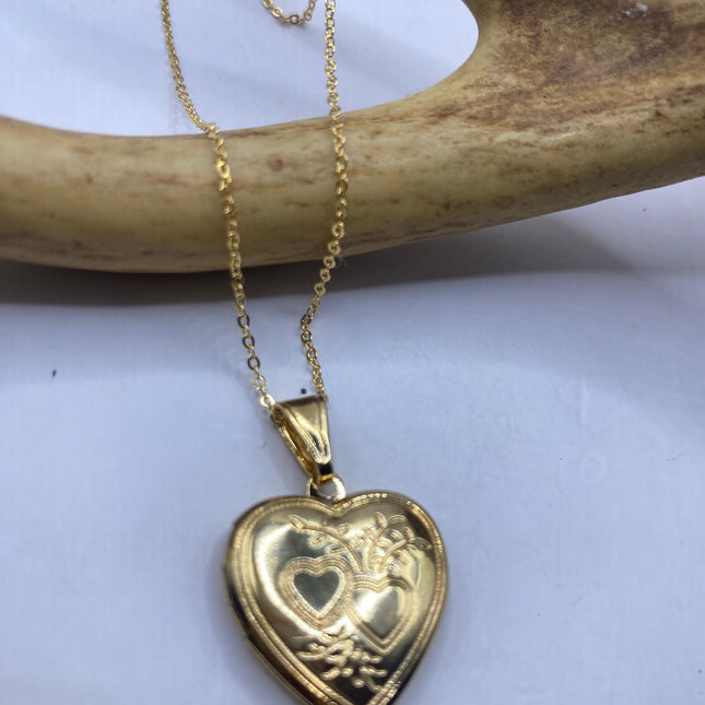 Vintage 9k Gold Filled Photo Heart Locket Necklace on Chain - Stylish Unique Timeless