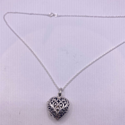 Vintage Silver Photo Locket Pendant Necklace | 925 Sterling Silver Chain Necklace Tiny Locket for Small Photos or Memory Charm Necklace