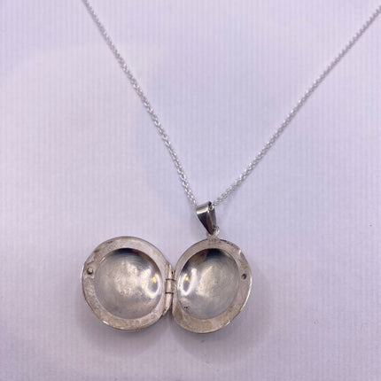 Vintage Silver Photo Locket Pendant Necklace | 925 Sterling Silver Chain Necklace Tiny Locket for Small Photos or Memory Charm Necklace