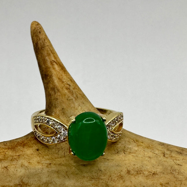 Vintage Gold Green Jade Lucky Cocktail Ring - oval shape, antique design, diamond look