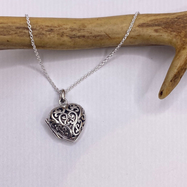 Vintage Silver Photo Locket Pendant Necklace | 925 Sterling Silver Chain Necklace Tiny Locket for Small Photos or Memory Charm Necklace