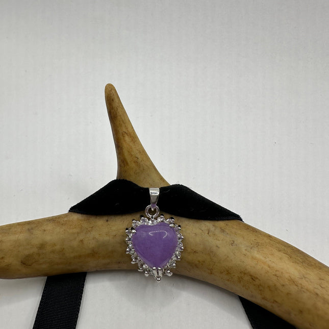 Vintage Pendant Choker Necklace | Lavender Purple Jade Gemstone Crystal Lucky Heaty Charm Statement Choker in Golden Bronze