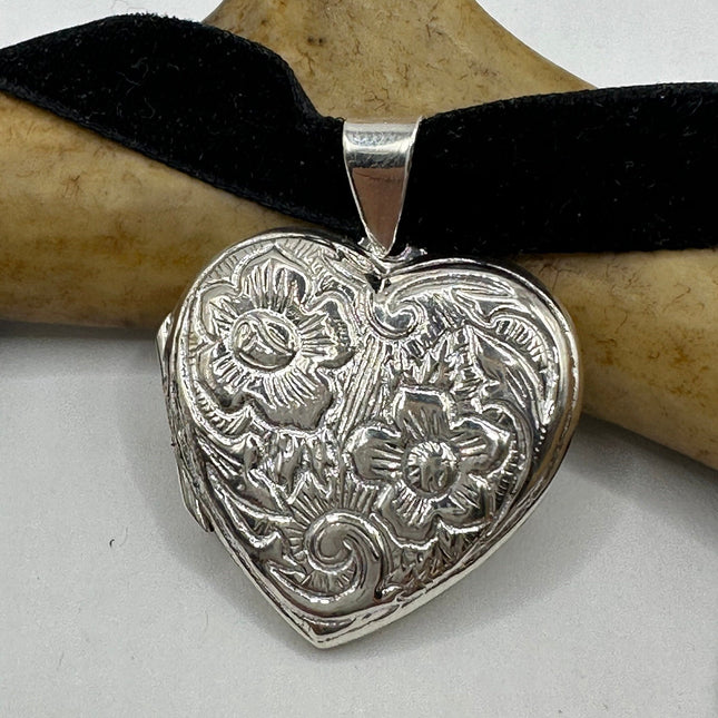 Vintage Silver Locket | Small Etched Heart Photo Charm | 925 Sterling Silver Pendant | Holds Small Photo | Tiny Memory Choker Necklace