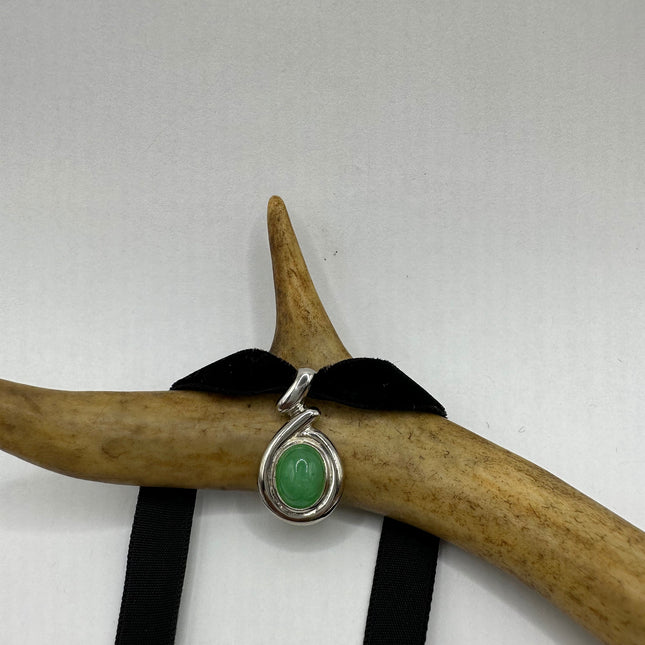 Vintage Green Jade Choker 925 Sterling Silver Necklace