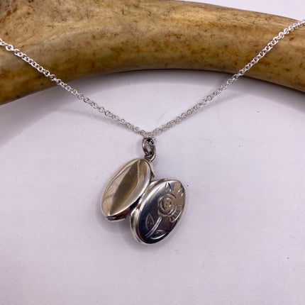 Vintage Silver Photo Locket | Tiny Etched Memory Charm Pendant | 925 Sterling Silver Delicate Chain Necklace | Perfect for Small Photos