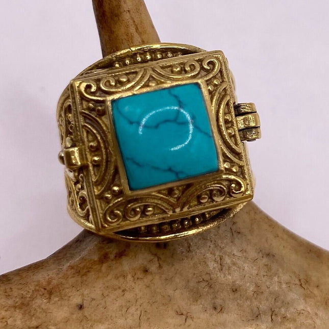Gold bronze detailed poison ring set with a deep turquoise howlite