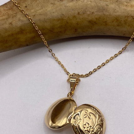 Vintage Gold Photo Locket | Tiny 9K Etched Memory Charm Pendant | Delicate Gold Filled Chain Perfect Stacking Everyday Small Photo Necklace