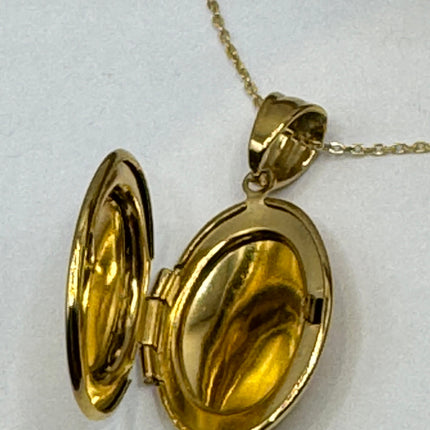 Vintage Gold Photo Locket | Tiny Etched Memory Charm Pendant | 925 Sterling Silver Delicate Chain Necklace | Perfect for Small Photos
