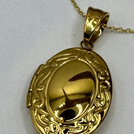 Vintage Gold Photo Locket | Tiny Etched Memory Charm Pendant | 925 Sterling Silver Delicate Chain Necklace | Perfect for Small Photos