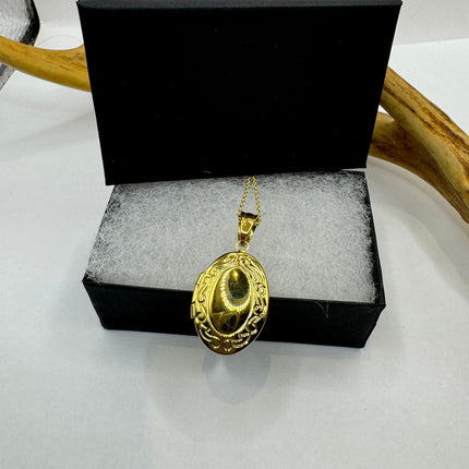Vintage Gold Photo Locket | Tiny Etched Memory Charm Pendant | 925 Sterling Silver Delicate Chain Necklace | Perfect for Small Photos