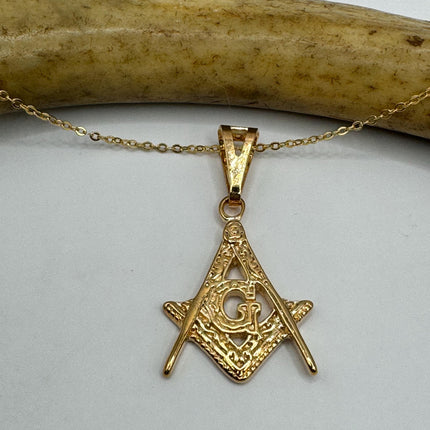 Vintage Free Mason Pendant Necklace | 9k Gold Filled Statement Charm Necklace