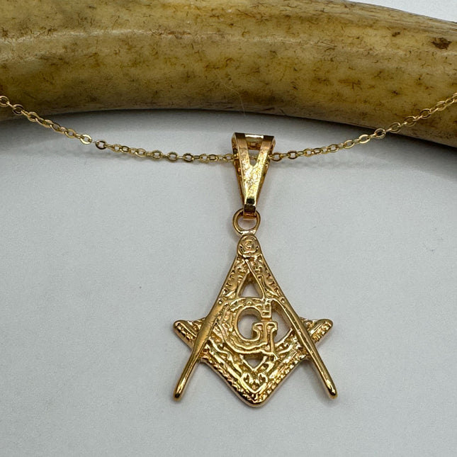 Vintage Free Mason Pendant Necklace | 9k Gold Filled Statement Charm Necklace