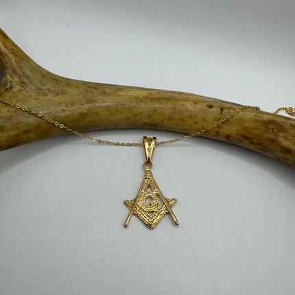 Vintage Free Mason Pendant Necklace | 9k Gold Filled Statement Charm Necklace
