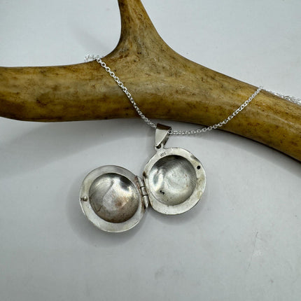 Vintage Silver Photo Locket | Tiny Etched Memory Charm Pendant | 925 Sterling Silver Delicate Chain Necklace | Perfect for Small Photos