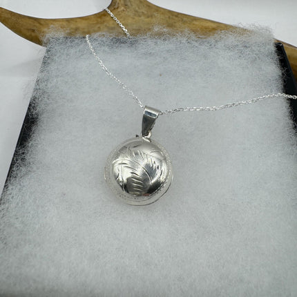 Vintage Silver Photo Locket | Tiny Etched Memory Charm Pendant | 925 Sterling Silver Delicate Chain Necklace | Perfect for Small Photos