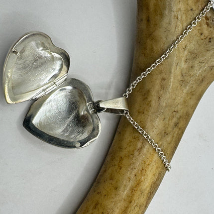 Vintage Red Carnelian Silver Locket | Small Heart Pendant Photo Memory Charm | 925 Sterling Silver Necklace