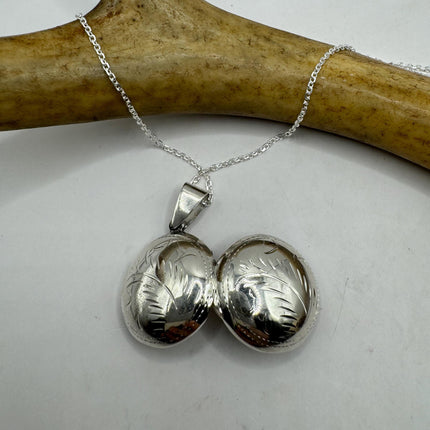 Vintage Silver Photo Locket | Tiny Etched Memory Charm Pendant | 925 Sterling Silver Delicate Chain Necklace | Perfect for Small Photos