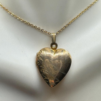 Vintage Tiny Gold Heart Photo Locket Necklace 9K Gold Filled Memory Charm Engraved with Teardrops/Raindrops on Delicate Gold Chain
