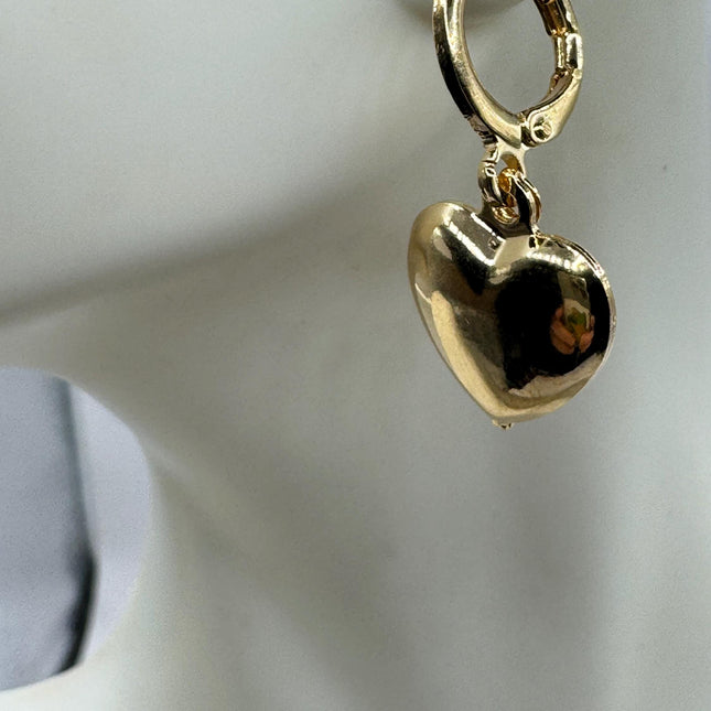vintage gold heart hoops Earrings Simple everyday design gold fill 9K minimal minimalist
