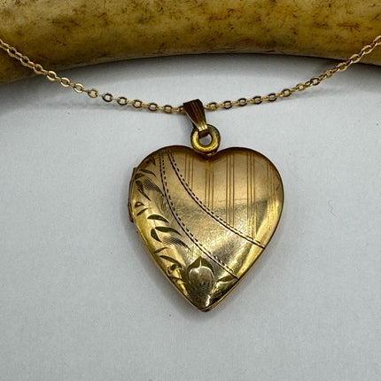 Vintage Tiny Gold Heart Photo Locket Necklace 9K Gold Filled Memory Charm Engraved with Teardrops/Raindrops on Delicate Gold Chain